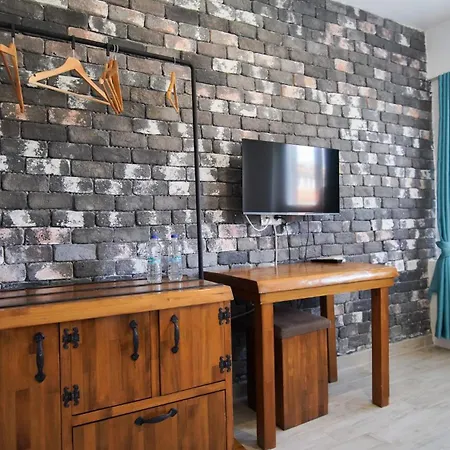 Limonata Ex Vina Garden 호텔 보즈자아다